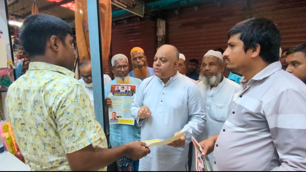 তারেক রহমানের ৩১ দফা নিয়ে ধামরাইয়ে যুবদল নেতার জনসংযোগ