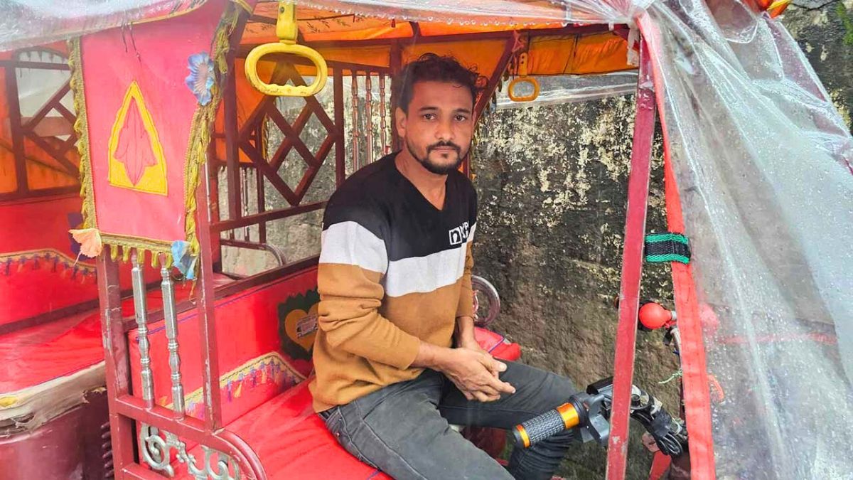 কুমিল্লায় অটোরিকশায় পাওয়া ১৫ লাখ টাকা ফেরত দিলেন চালক
