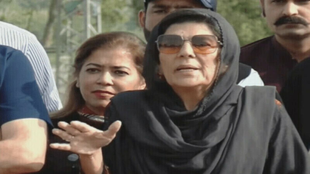 রাষ্ট্রবিরোধী কার্যক্রমের অভিযোগে ইমরান খানের বোনকে নোটিশ