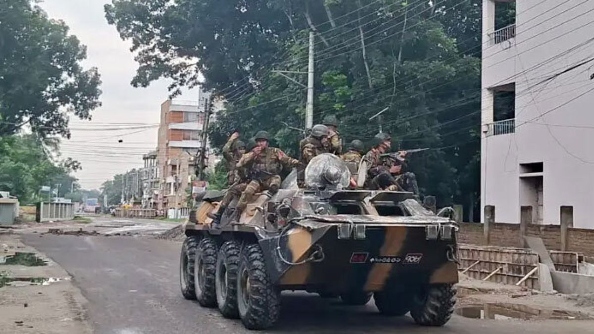 গোপালগঞ্জে যৌথ বাহিনীর অভিযানে আটক ২০