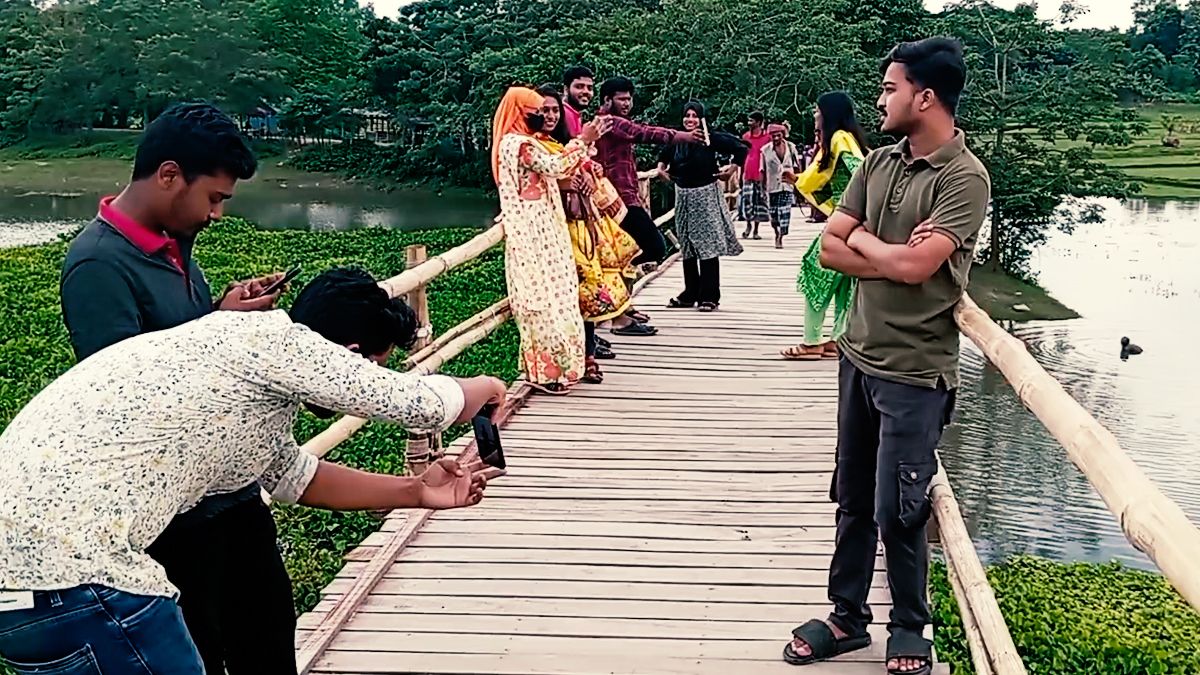 ছবির চেয়েও সুন্দর যে গ্রাম রূপ নিয়েছে মিনি পিকনিক স্পটে