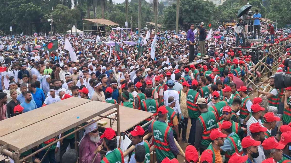 জামায়াত নেতাকর্মীদের সমাগম-পদচারণায় বন্ধ শাহবাগ মোড়