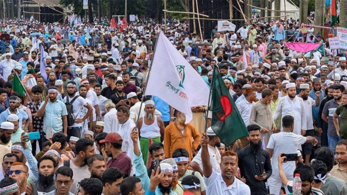 জামায়াতের সমাবেশে সিগারেটের বিক্রি নেই, বিপাকে ভাসমান ব্যবসায়ীরা