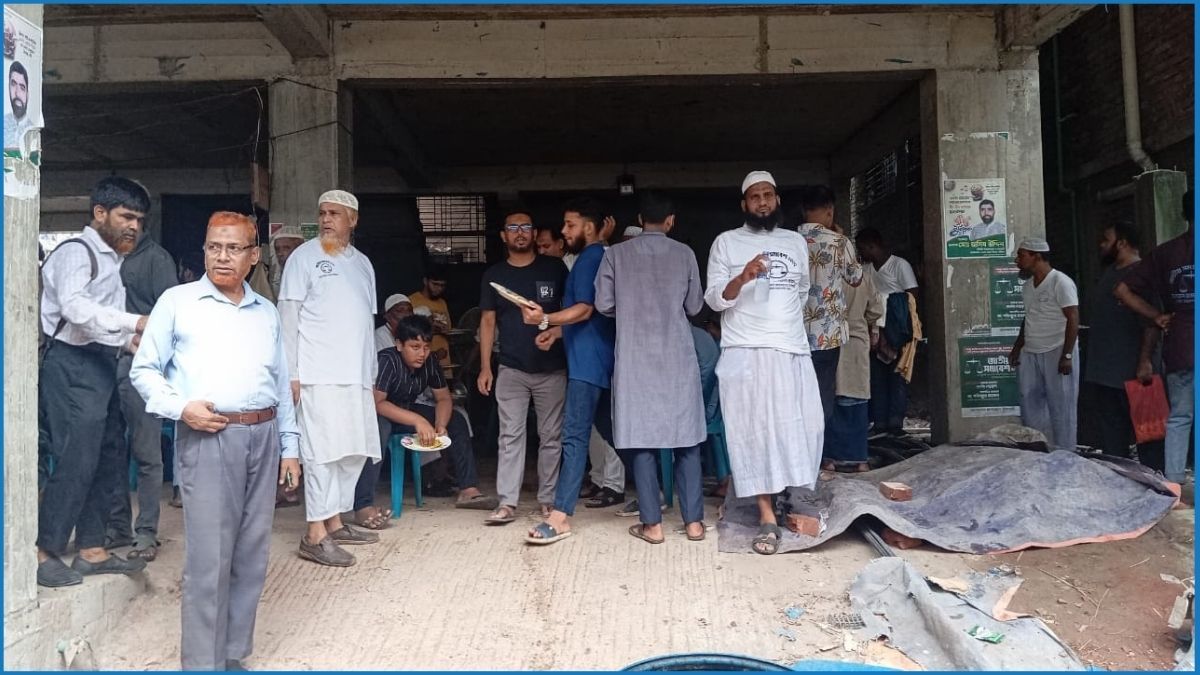 খরচ দেয়া হয়নি দাবি নেতাদের, কর্মীরা খাচ্ছেন খিচুড়ি, এসেছেন রিজার্ভ বাসে