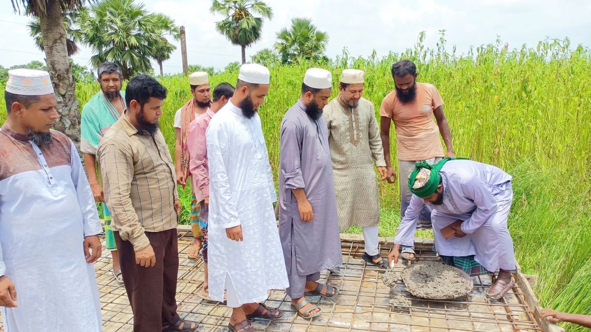 আলফাডাঙ্গায় মাদ্রাসা ভবনের ছাদ ঢালাই উদ্বোধন