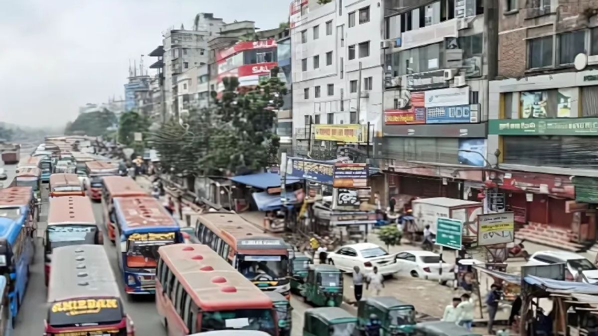 সোহরাওয়ার্দী অভিমুখে বাসের বহর, যাত্রাবাড়ীতে তীব্র যানজট