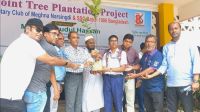 নরসিংদীতে শিক্ষার্থীদের মাঝে ১ হাজার গাছের চারা বিতরণ