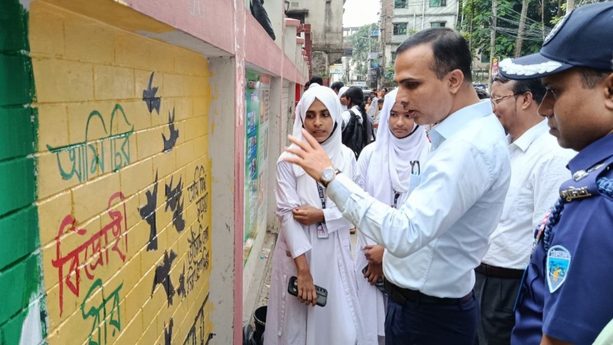চাঁদপুরে দেয়ালে দেয়ালে জুলাই অভ্যুত্থানের গল্প
