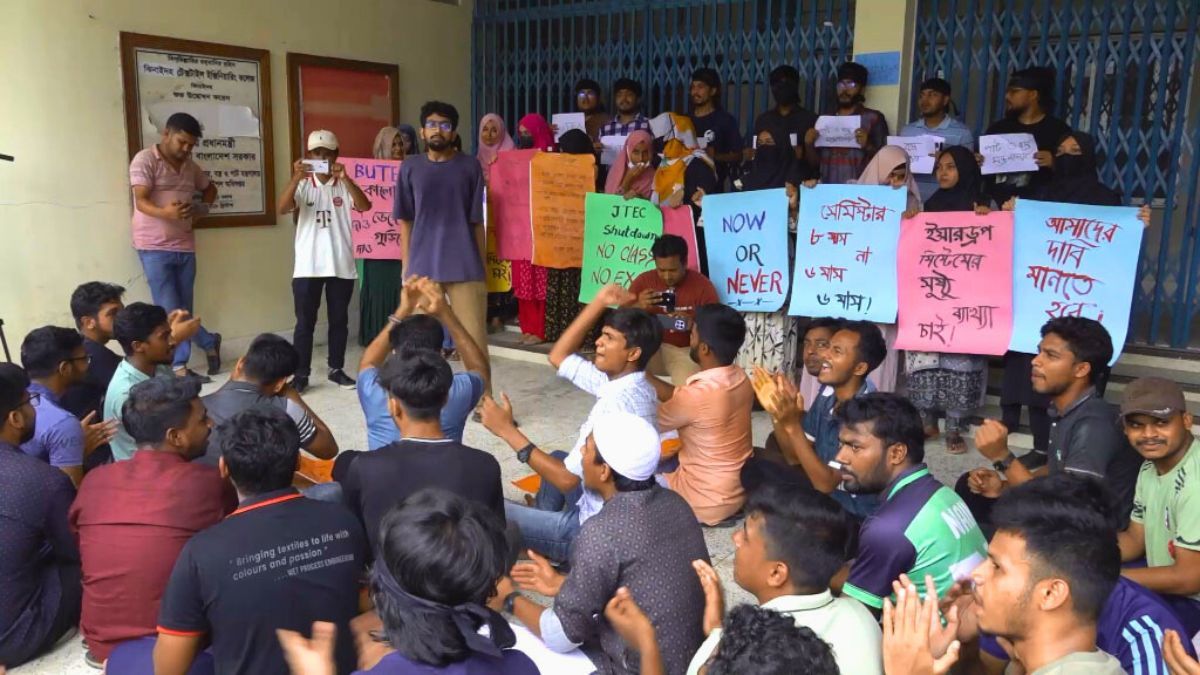 ঝিনাইদহ টেক্সটাইল কলেজে ৭ দফা দাবিতে ‘কমপ্লিট শাটডাউন’