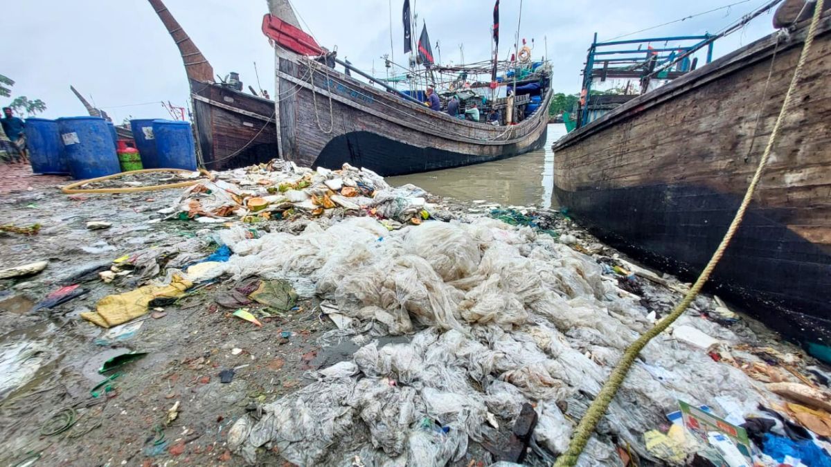 খাপড়াভাঙ্গা নদীতে পলিথিন দূষণ, হুমকিতে মাছ ও জীববৈচিত্র্য
