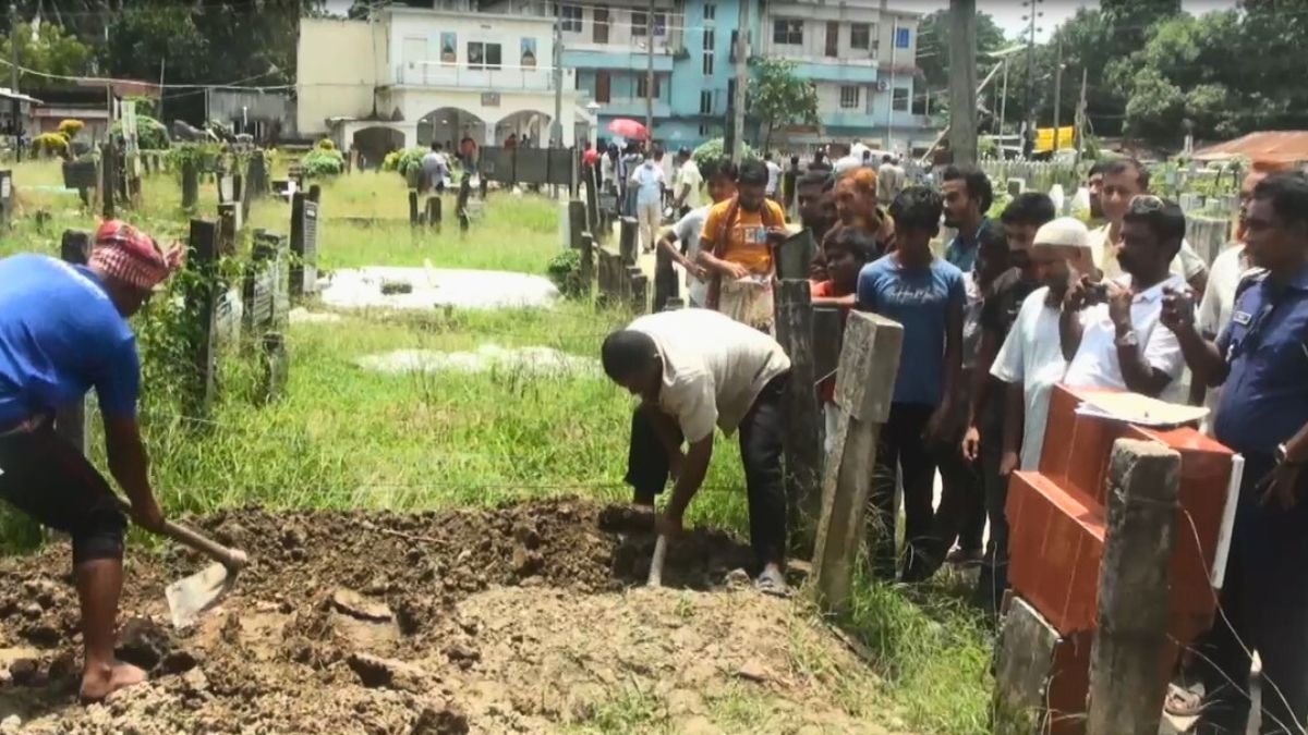 গোপালগঞ্জে সহিংসতায় নিহত ৩ জনের মরদেহ উত্তোলন