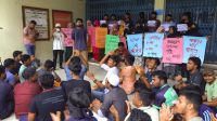 ঝিনাইদহ টেক্সটাইল কলেজে ৭ দফা দাবিতে ‘কমপ্লিট শাটডাউন’