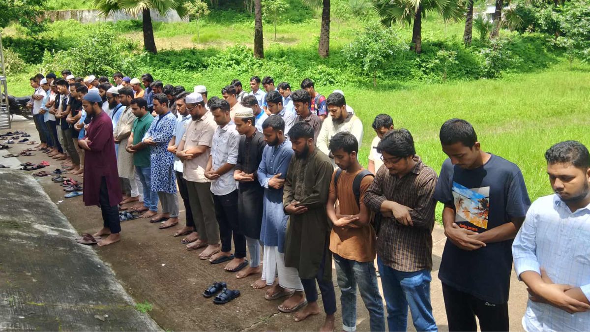 নিহতদের স্মরণে কুবিতে গায়েবানা জানাজা, দোয়া মাহফিল