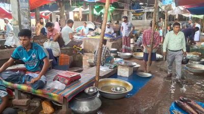 ঝুঁকিপূর্ণ ভবনে চলছে কোটি টাকার বাণিজ্য