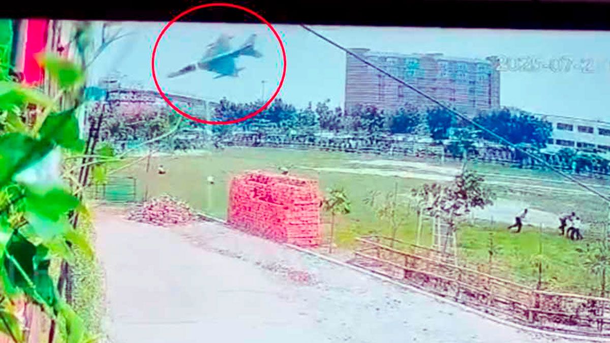 বিমান বিধ্বস্তের নতুন সিসিটিভি ফুটেজে যা দেখা গেল