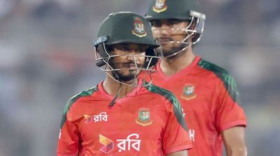 বড় হারের তিক্ত স্বাদ নিয়ে শিরোপা হাতে বাংলাদেশ