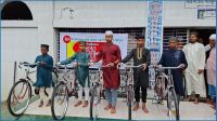 ২০০ ওয়াক্ত নামাজ জামাতে আদায় করে বাইসাইকেল পেল ৫ শিক্ষার্থী