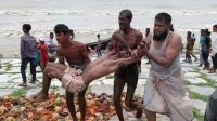 কুয়াকাটায় স্রোতে ভেসে যাচ্ছিলেন পর্যটক, প্রাণে রক্ষা
