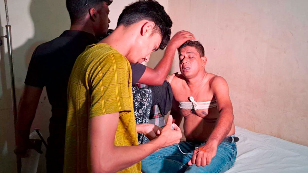 আ.লীগ নেতাকে ধর‌তে গি‌য়ে ব‌টির আঘা‌তে এসআই আহত, আটক ২