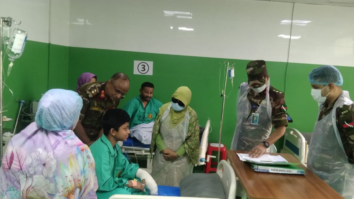 আহতদের সর্বোচ্চ চিকিৎসা দিতে সরকার দৃঢ় প্রতিজ্ঞ : স্বাস্থ্য উপদেষ্টা