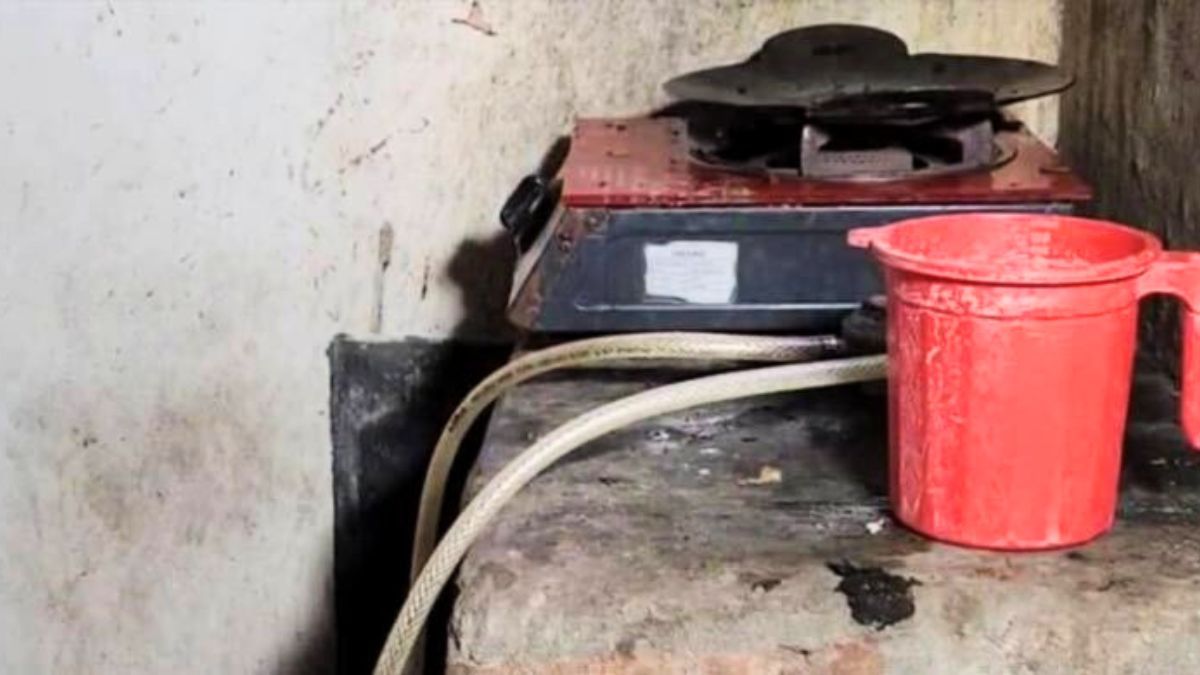 সিলিন্ডারের পাইপে লিকেজ : চুলায় সিগারেট ধরাতে গিয়ে দগ্ধ শ্রমিক দম্পতি