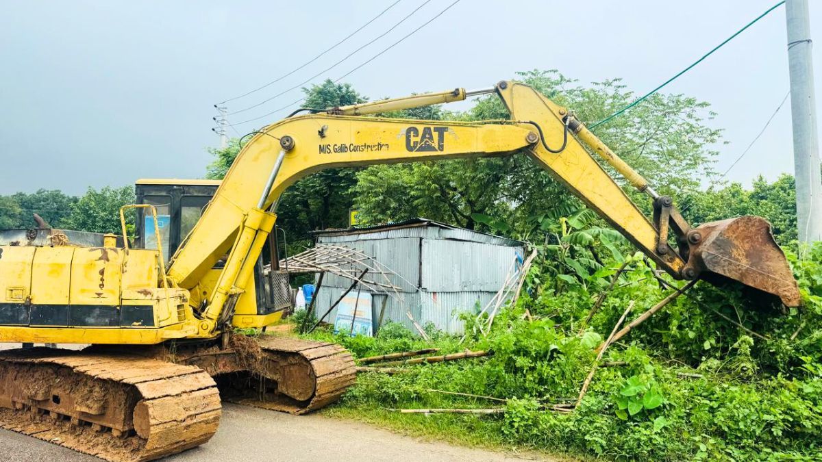 পূর্বাচলের শালবনে অবৈধ স্থাপনা উচ্ছেদে প্রশাসনের অভিযান