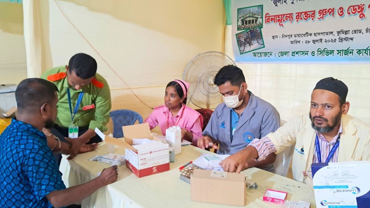 চাঁদপুরে ‘জুলাই পুনর্জাগরণে’ স্বাস্থ্যসেবা ক্যাম্প