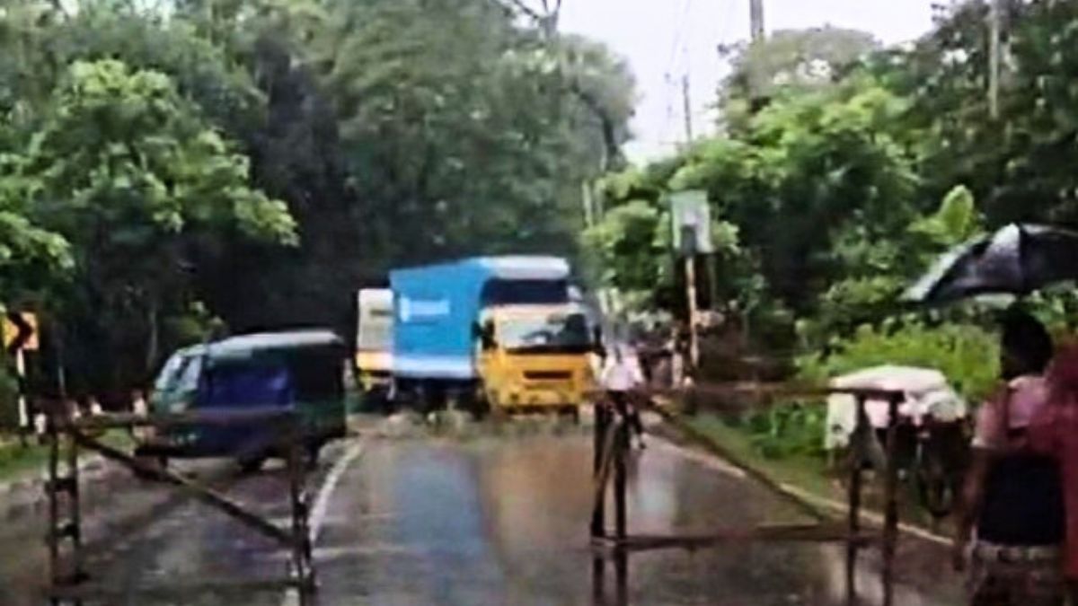 বাবুগঞ্জে বাসচাপায় মোটরসাইকেল আরোহী নিহত