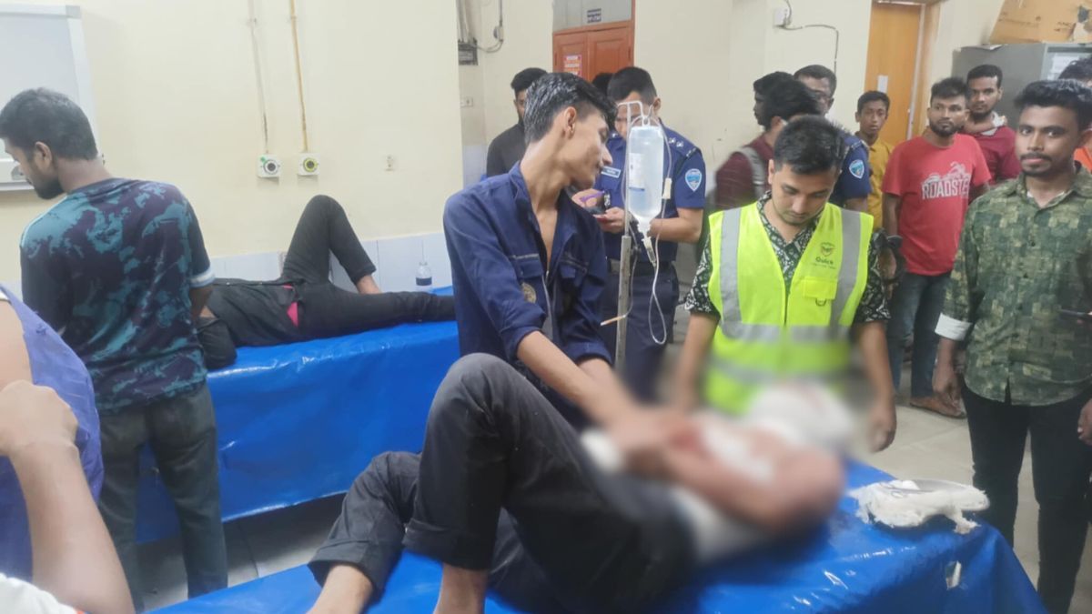 ফেনীতে ট্রাকের পেছনে মাইক্রোবাসের ধাক্কা, নিহত ১