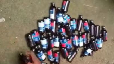 নওগাঁয় ৭০ বোতল ফেনসিডিলসহ ব্যাগ উদ্ধার