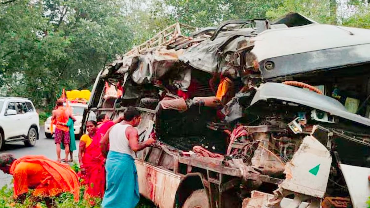 ভারতের ঝাড়খণ্ডে বাস-ট্রাক সংঘর্ষ, নিহত ১৮ পুণ্যার্থী