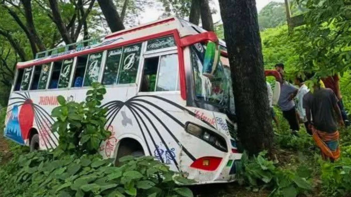 বাবুগঞ্জে ফের সড়কে প্রাণ গেল পথচারীর, আহত ৬