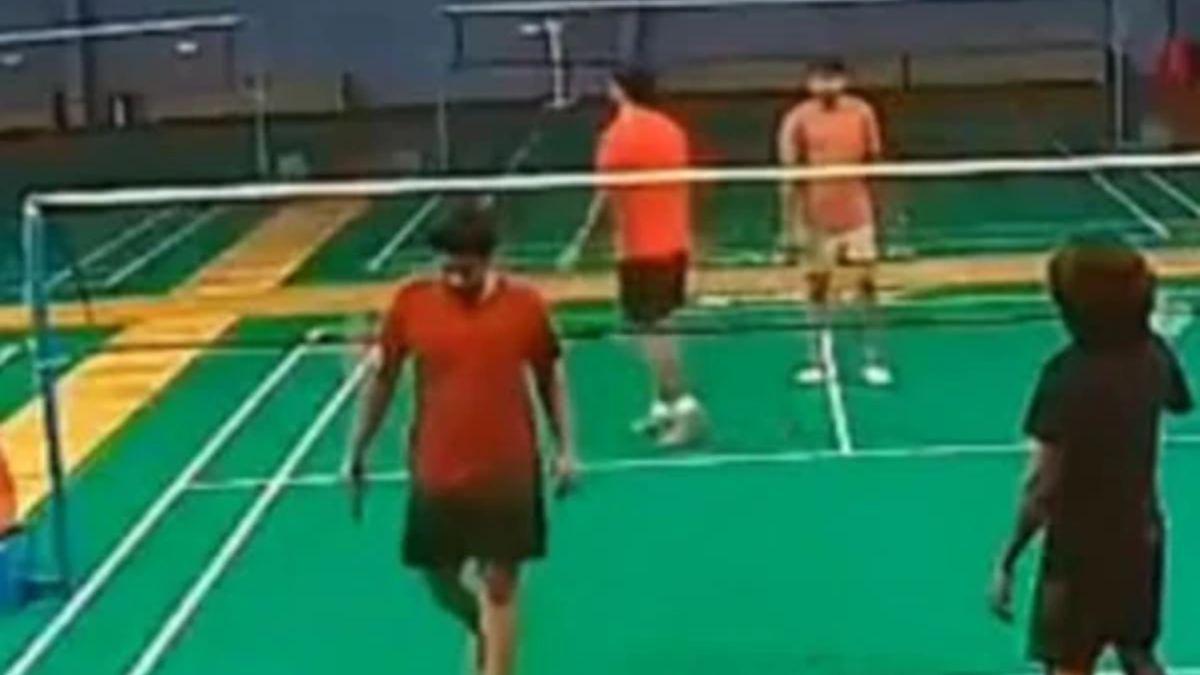 ব্যাডমিন্টন খেলার সময় খেলোয়াড়ের মৃত্যু