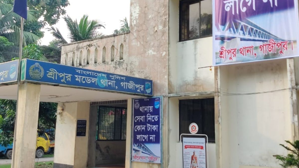 বন্ধ কারখানায় ‘ডাকাতির প্রস্তুতিকালে’ আটক ৬, গণধোলাই