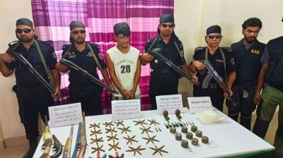 টেকনাফে শীর্ষ রোহিঙ্গা ডাকাত মো. শফি গ্রেপ্তার, অস্ত্র-গ্রেনেড জব্দ