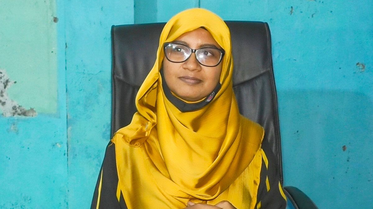 নারায়ণগঞ্জে অধ্যক্ষের বিরুদ্ধে সরকারি বই বিক্রির অভিযোগ