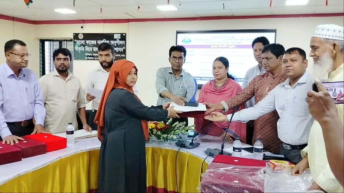 শ্রীপুরে ৩৯ কৃতি শিক্ষার্থীকে সম্মাননা প্রদান