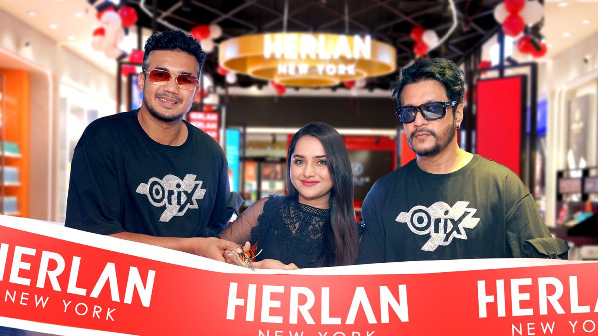 হারল্যান স্টোরের আউটলেট উদ্বোধনে বগুড়া মাতালেন তাসকিন