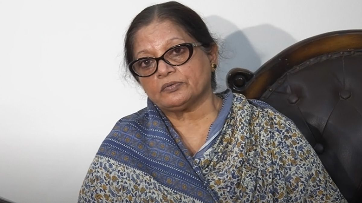 ডলি জহুরের ৩৪ লাখ ‘টাকা মেরে দিয়েছেন’ পরিচালকরা