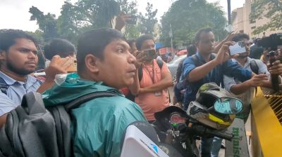 সনদের দাবিতে সড়ক অবরোধ