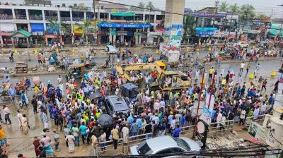 রূপগঞ্জে ফুটপাত ও সড়ক দখলমুক্তে যৌথ উচ্ছেদ অভিযান