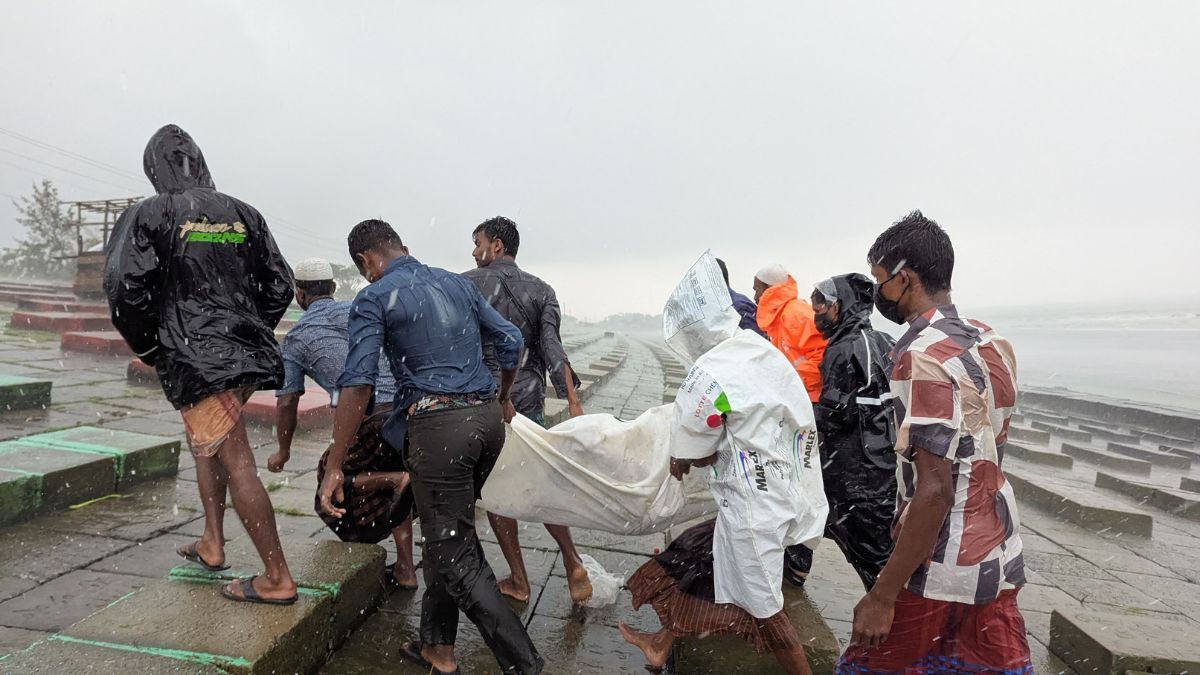 কুয়াকাটা সৈকতে ২ মরদেহ উদ্ধার