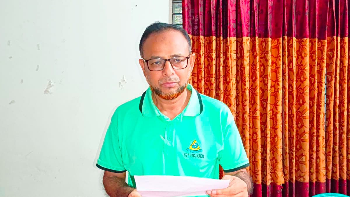 ফরিদপুরে এআই দিয়ে অপপ্রচারের অভিযোগে কলেজ শিক্ষকের সংবাদ সম্মেলন
