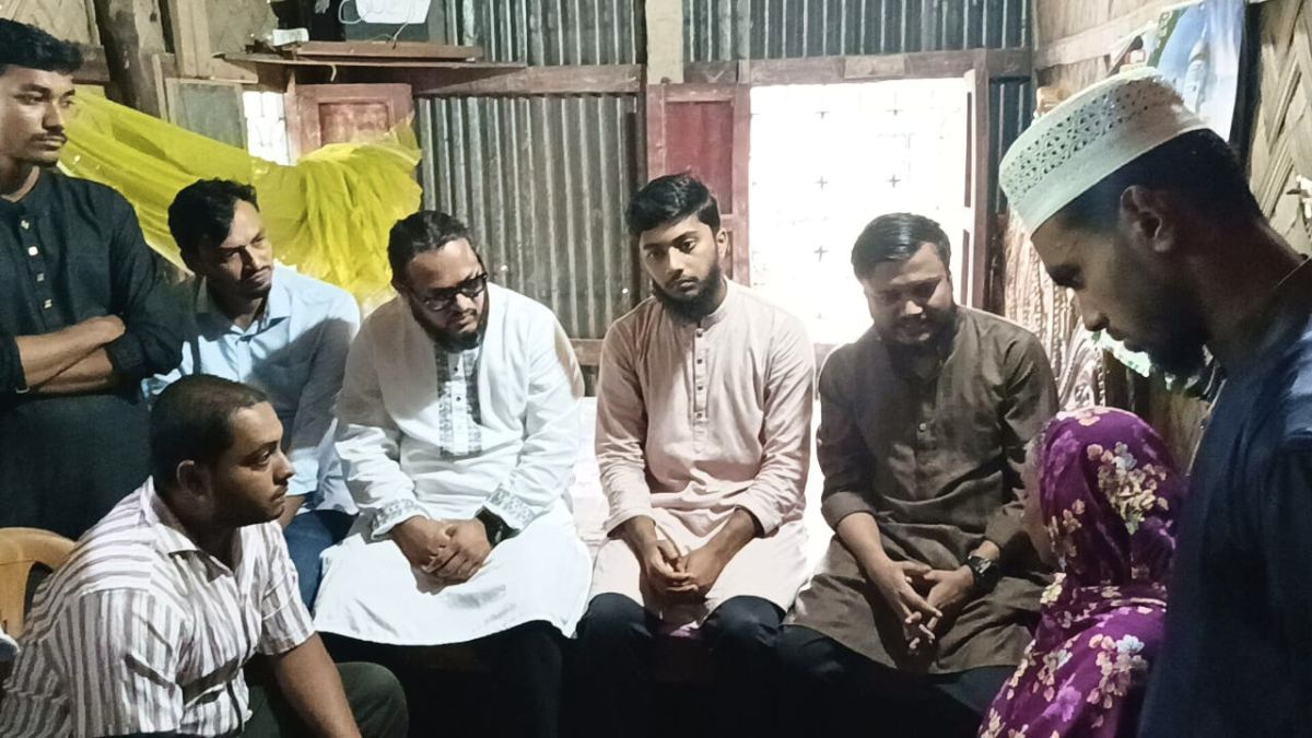 ফেনীতে বিএসএফের গুলিতে নিহত ২ যুবকের পরিবারের সঙ্গে এনসিপি নেতাদের সাক্ষাৎ