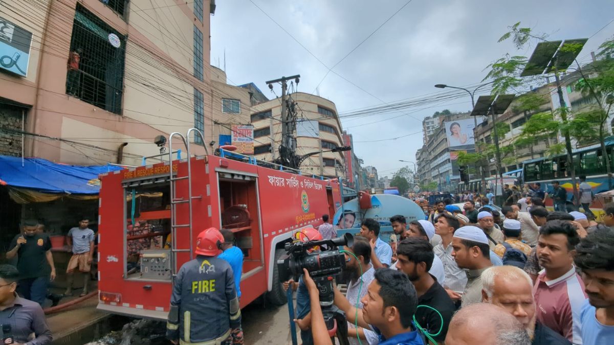 সুন্দরবন মার্কেটের আগুন নিয়ন্ত্রণে