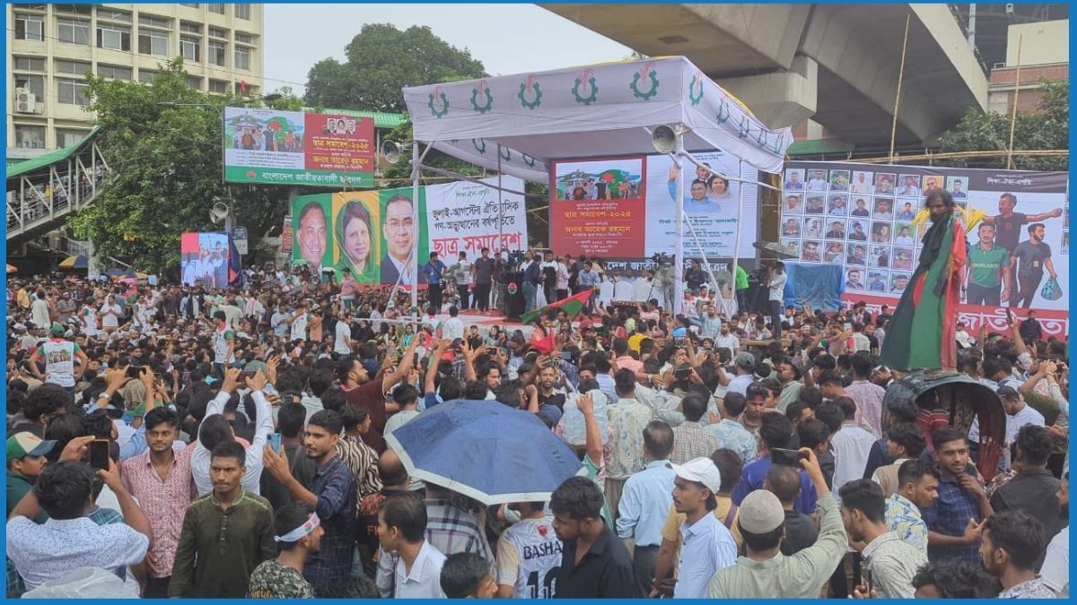 শাহবাগে ছাত্রদল নেতাকর্মীদের ঢল, প্রস্তুত সমাবেশের মঞ্চ