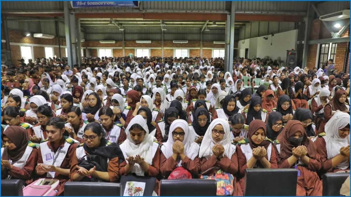 মাইলস্টোন খুলল সীমিত পরিসরে, দোয়া মাহফিলে নিহতদের স্মরণ