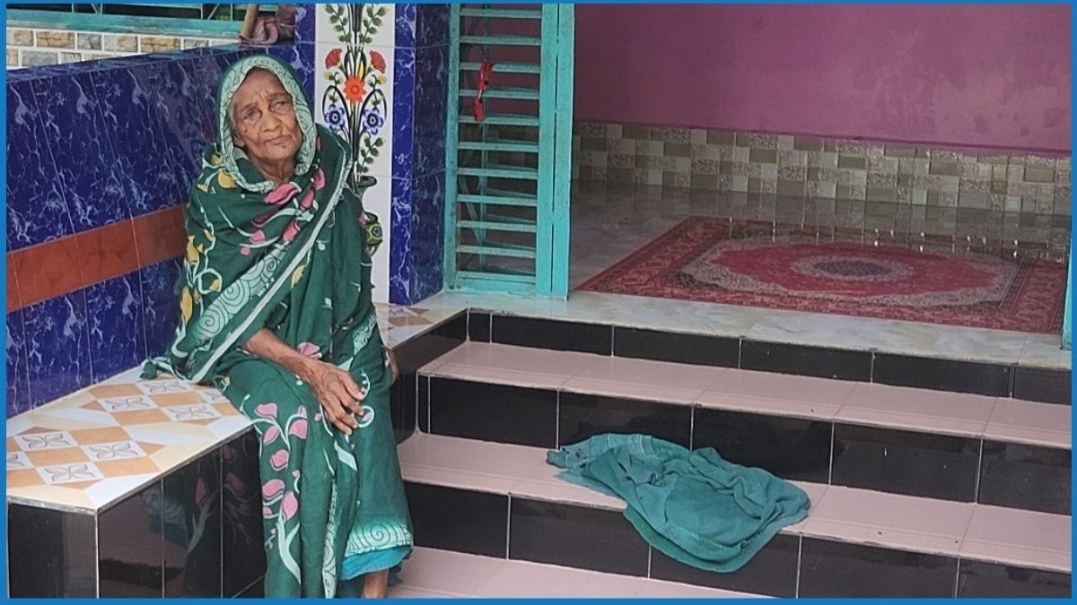 এক মুঠো ভাতের আশায় বাড়ি বাড়ি ঘুরছেন ছিয়ারন নেসা