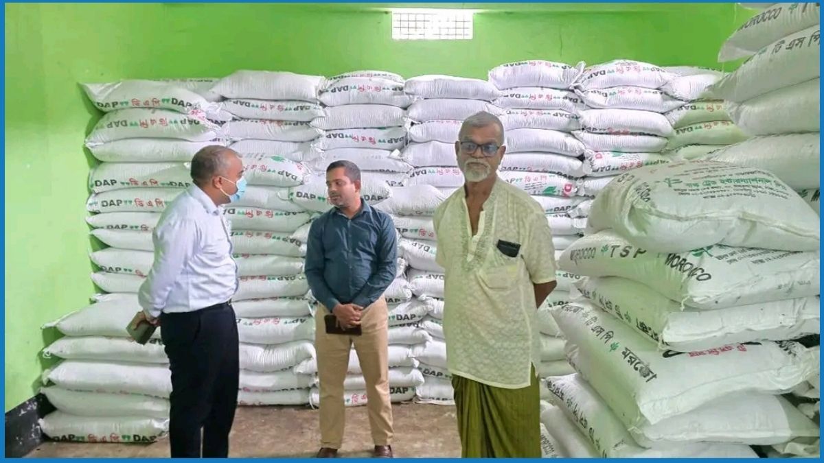 শৈলকুপায় সাবেক এমপির গুদামে মিলল ৯৩১ বস্তা সার