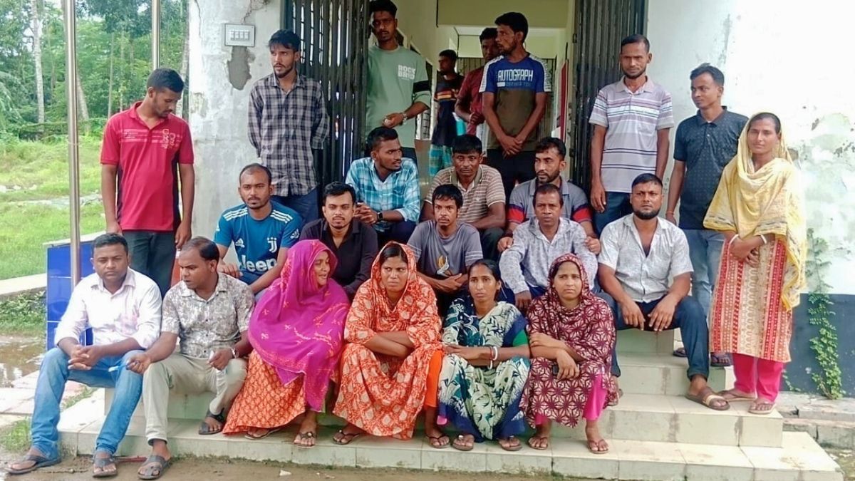 বেতন ছাড়া ১৩ মাস, এরপর চাকরি হারাল ৩০ কর্মচারী